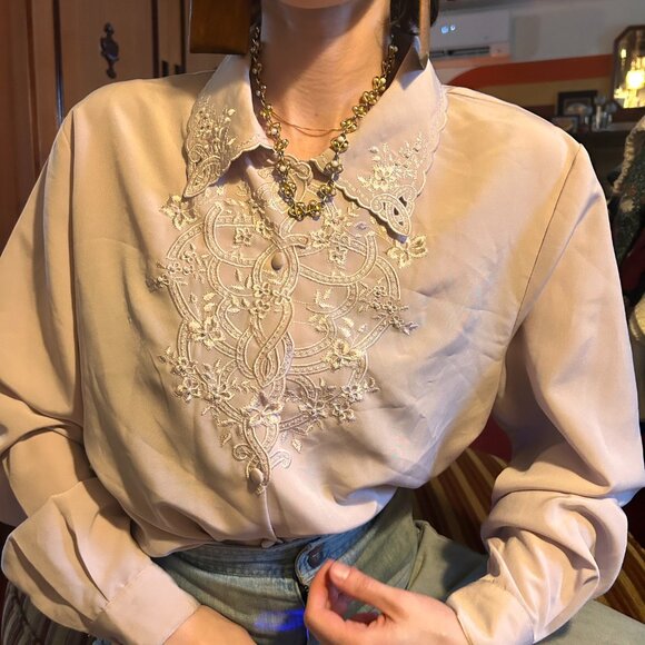1990s satin light mauve floral embroidered collar scalloped edge button up blous - Picture 2 of 13